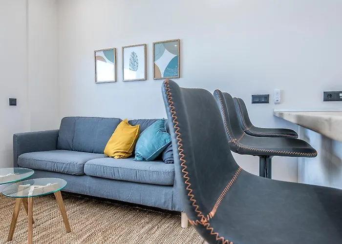 Charming & Modern Adriana