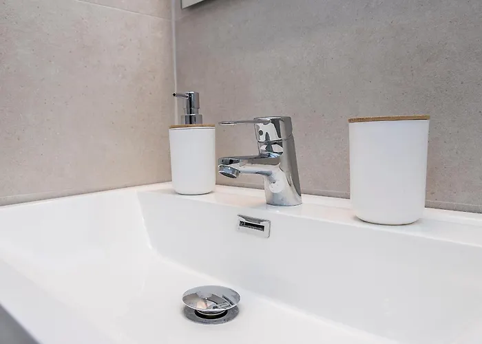 Charming & Modern Adriana