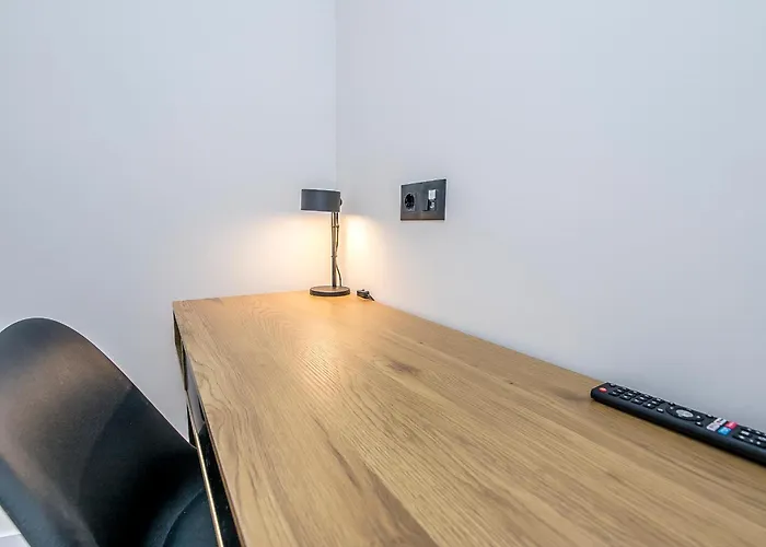 Charming & Modern Adriana